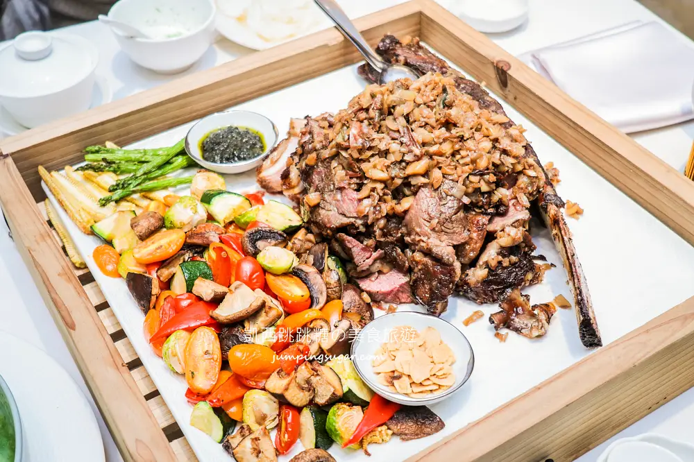 【南港車站美食】粵亮廣式料理，必吃推薦手工豆花、慢火戰斧牛 (菜單價錢)