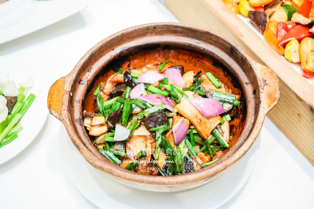 【南港車站美食】粵亮廣式料理，必吃推薦手工豆花、慢火戰斧牛 (菜單價錢)