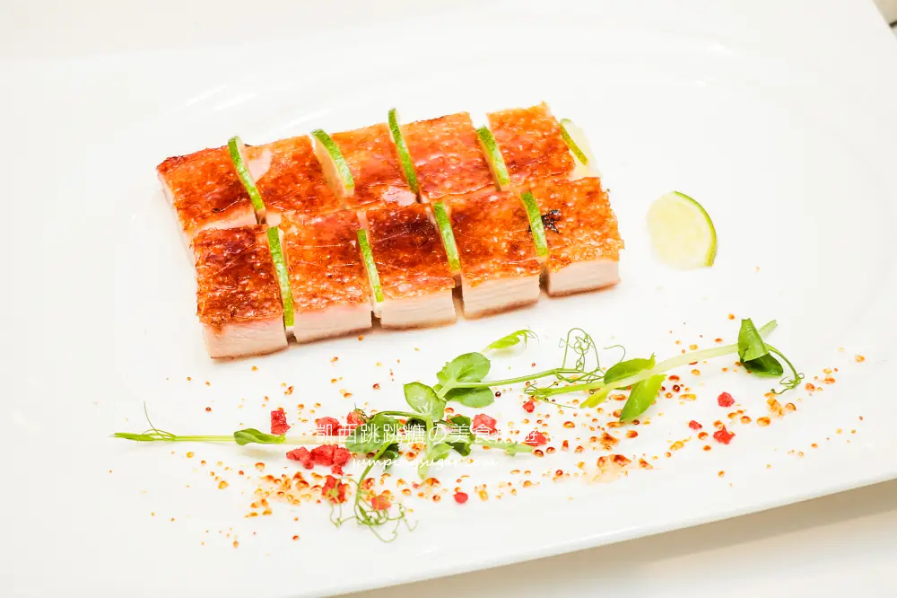 【南港車站美食】粵亮廣式料理，必吃推薦手工豆花、慢火戰斧牛 (菜單價錢)