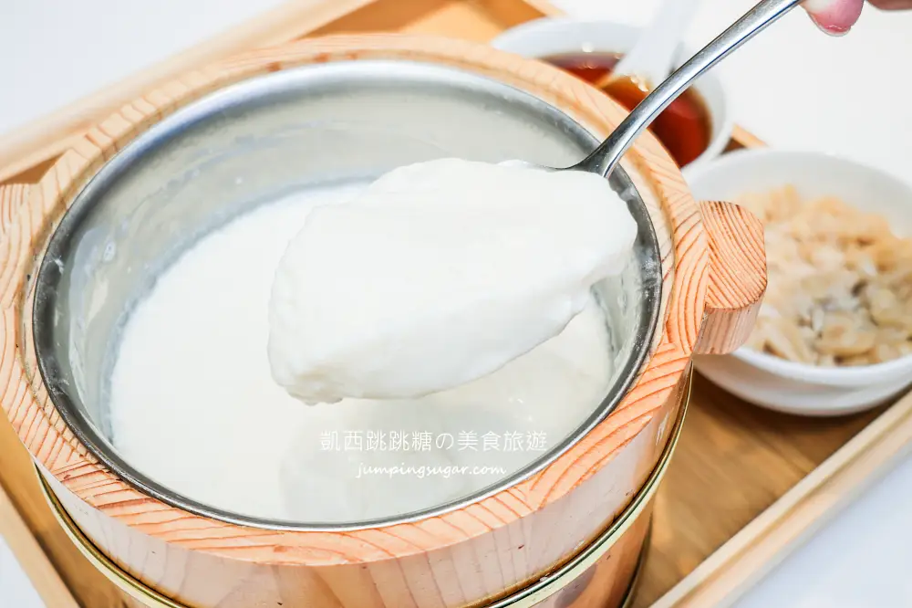 【南港車站美食】粵亮廣式料理，必吃推薦手工豆花、慢火戰斧牛 (菜單價錢)