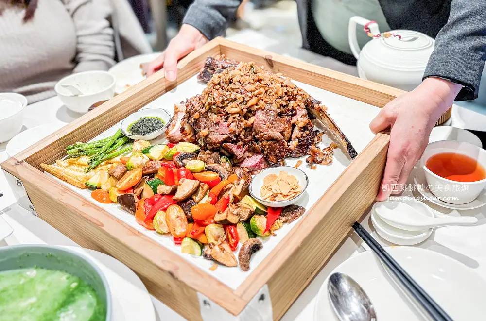 【南港車站美食】粵亮廣式料理，必吃推薦手工豆花、慢火戰斧牛 (菜單價錢)