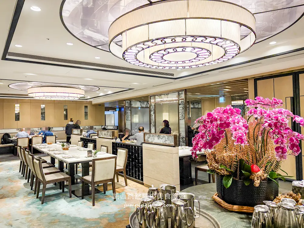 【南港車站美食】粵亮廣式料理，必吃推薦手工豆花、慢火戰斧牛 (菜單價錢)