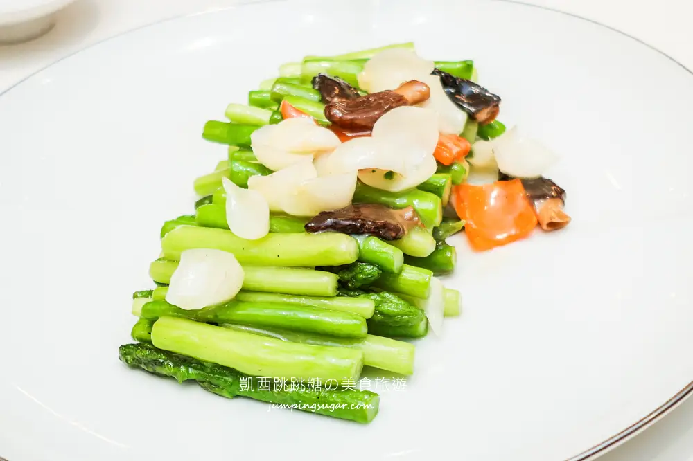 【南港車站美食】粵亮廣式料理，必吃推薦手工豆花、慢火戰斧牛 (菜單價錢)