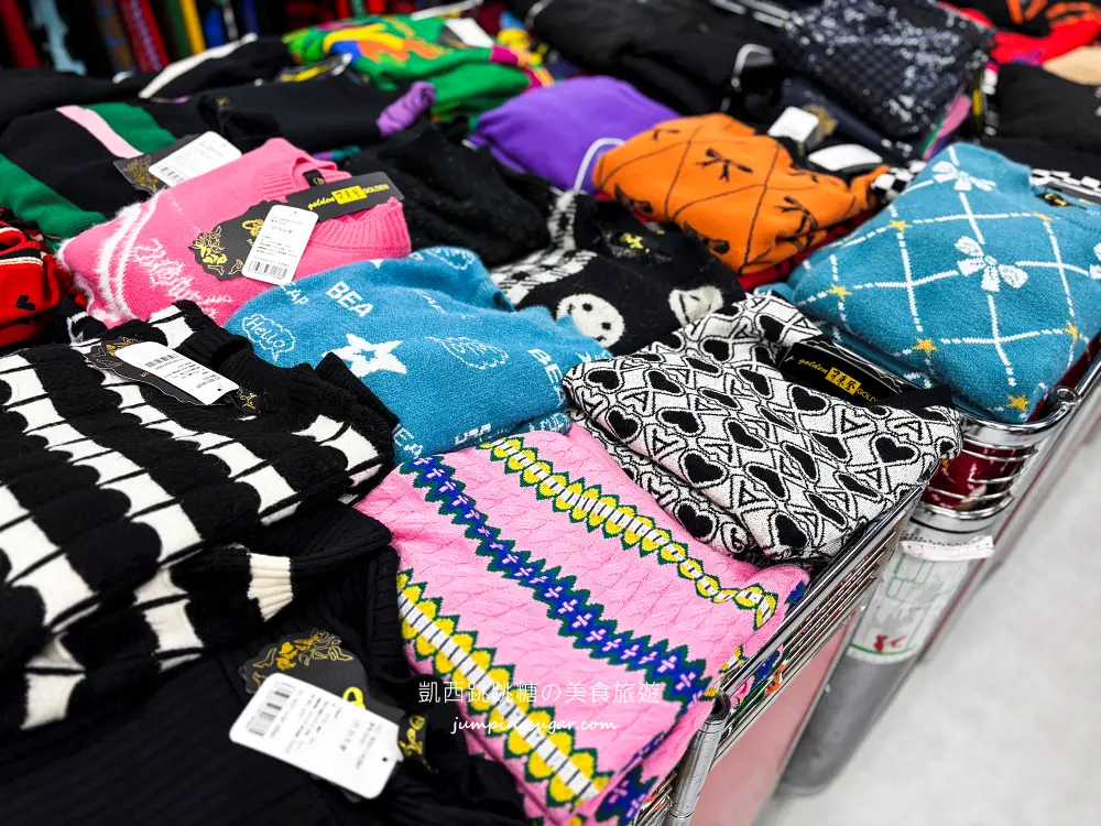 【大稻埕特賣會】最後清倉全面1折起 ! 可來登專櫃毛衣490元、羽絨外套990 ! 只有20天 ! 地址:台北民生西路300號5樓(寶雅樓上)