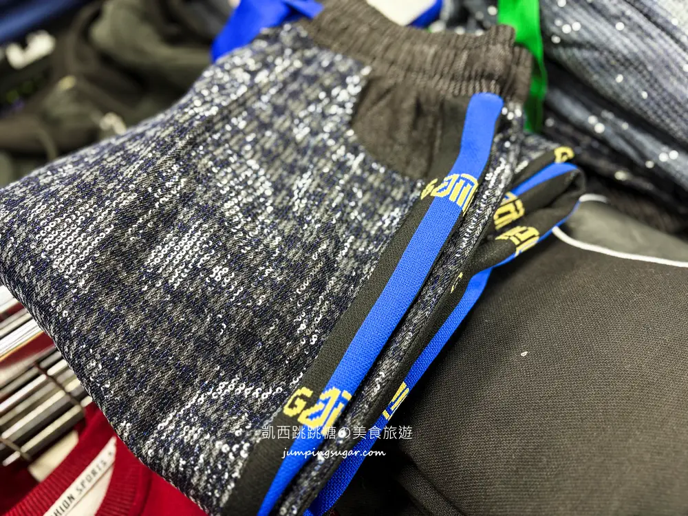 【大稻埕特賣會】最後清倉全面1折起 ! 可來登專櫃毛衣490元、羽絨外套990 ! 只有20天 ! 地址:台北民生西路300號5樓(寶雅樓上)