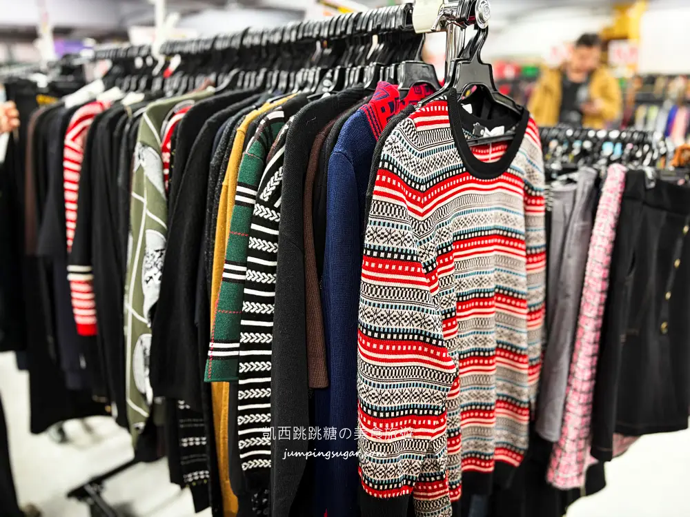 【大稻埕特賣會】最後清倉全面1折起 ! 可來登專櫃毛衣490元、羽絨外套990 ! 只有20天 ! 地址:台北民生西路300號5樓(寶雅樓上)