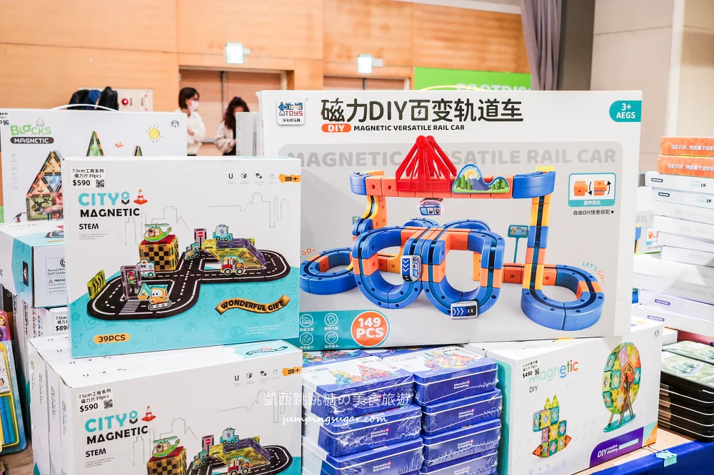 【中和環球購物中心4樓】兒童節快閃特賣會 ! 名牌童裝149起 ! 滿件再折扣 ! 童書教具玩具69折 ! 活動只到4/15 (只有20天)