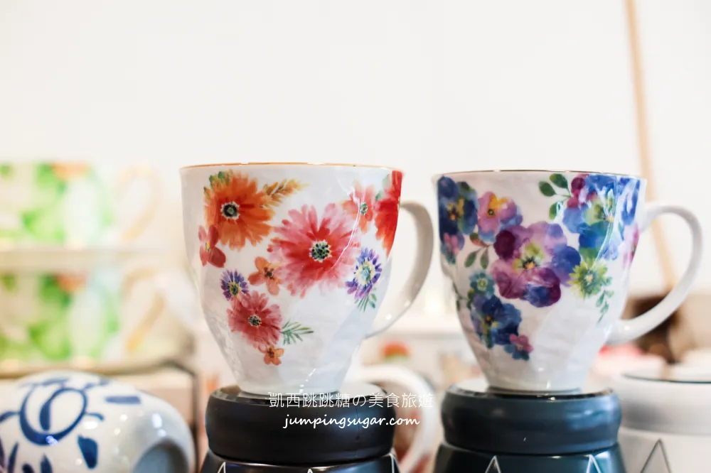 全台最大日本陶瓷特賣來了！碗盤只要3個100起~百元價直接搬整套 ! 地址 : 台北士林中正路310號(墊腳石正對面)