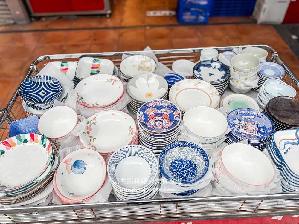 全台最大日本陶瓷特賣來了！碗盤只要3個100起~百元價直接搬整套 ! 地址 : 台北士林中正路310號(墊腳石正對面)