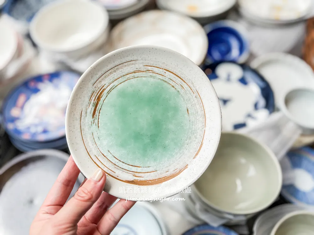 全台最大日本陶瓷特賣來了！碗盤只要3個100起~百元價直接搬整套 ! 地址 : 台北士林中正路310號(墊腳石正對面)