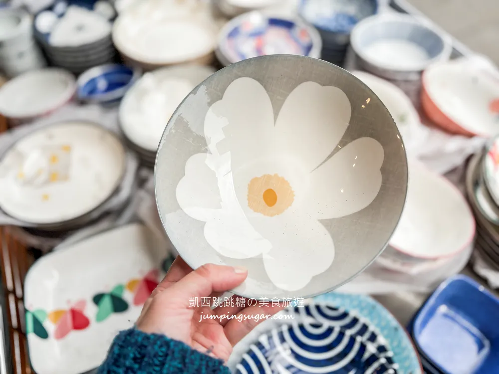 全台最大日本陶瓷特賣來了！碗盤只要3個100起~百元價直接搬整套 ! 地址 : 台北士林中正路310號(墊腳石正對面)