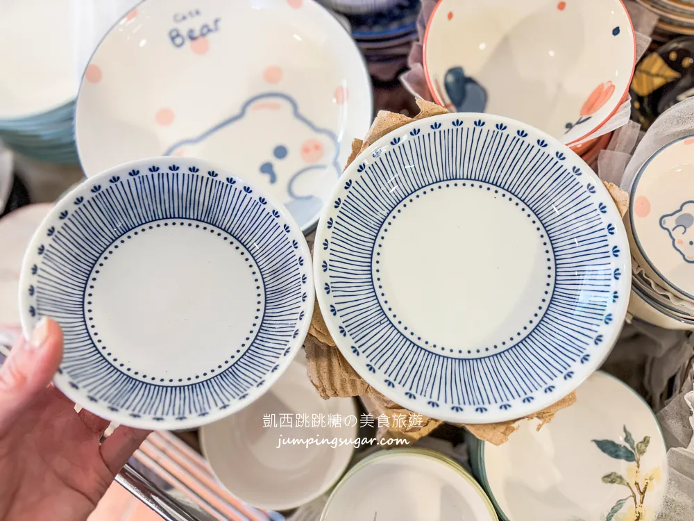 全台最大日本陶瓷特賣來了！碗盤只要3個100起~百元價直接搬整套 ! 地址 : 台北士林中正路310號(墊腳石正對面)