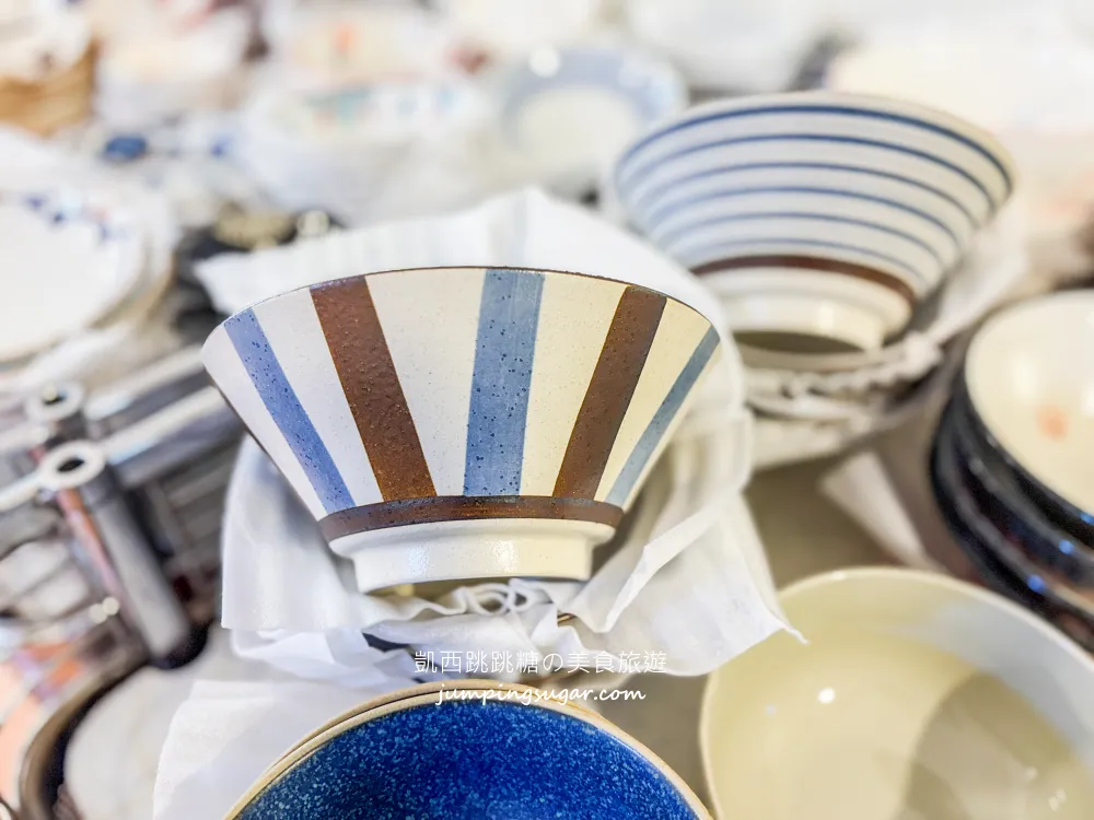 全台最大日本陶瓷特賣來了！碗盤只要3個100起~百元價直接搬整套 ! 地址 : 台北士林中正路310號(墊腳石正對面)