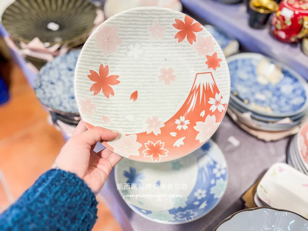 全台最大日本陶瓷特賣來了！碗盤只要3個100起~百元價直接搬整套 ! 地址 : 台北士林中正路310號(墊腳石正對面)