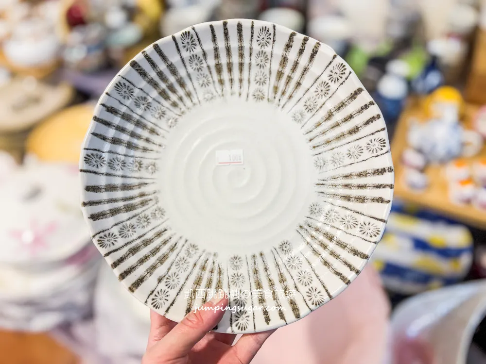 全台最大日本陶瓷特賣來了！碗盤只要3個100起~百元價直接搬整套 ! 地址 : 台北士林中正路310號(墊腳石正對面)