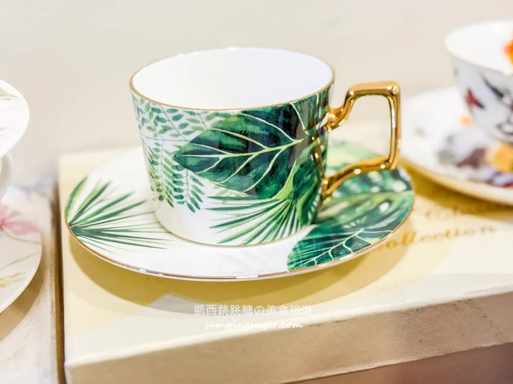 全台最大日本陶瓷特賣來了！碗盤只要3個100起~百元價直接搬整套 ! 地址 : 台北士林中正路310號(墊腳石正對面)