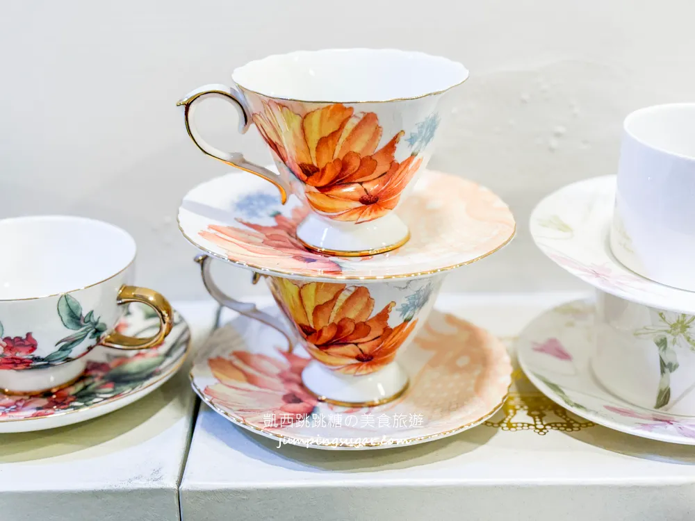 全台最大日本陶瓷特賣來了！碗盤只要3個100起~百元價直接搬整套 ! 地址 : 台北士林中正路310號(墊腳石正對面)