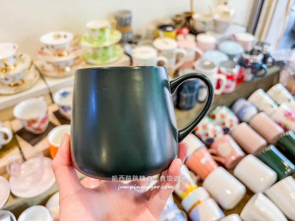 全台最大日本陶瓷特賣來了！碗盤只要3個100起~百元價直接搬整套 ! 地址 : 台北士林中正路310號(墊腳石正對面)