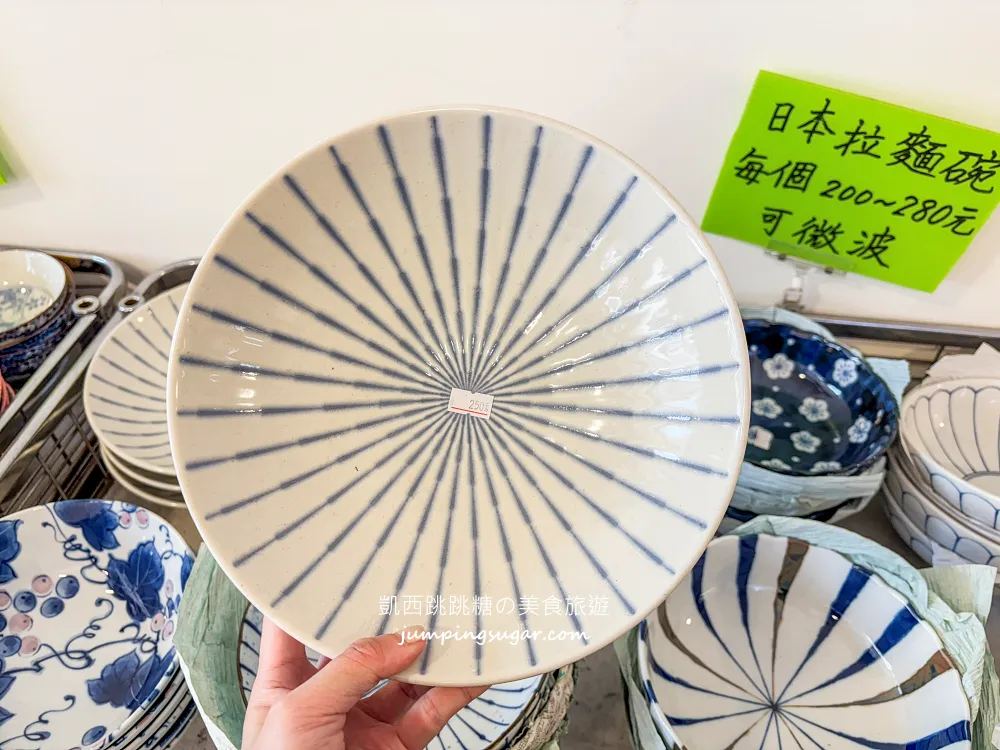 全台最大日本陶瓷特賣來了！碗盤只要3個100起~百元價直接搬整套 ! 地址 : 台北士林中正路310號(墊腳石正對面)