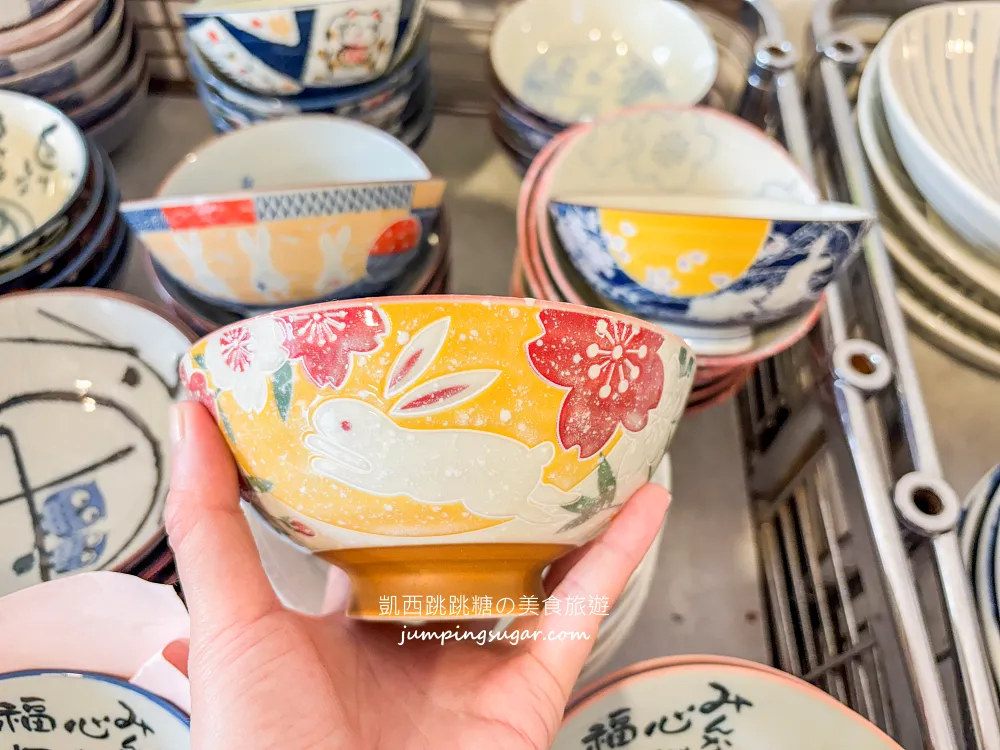 全台最大日本陶瓷特賣來了！碗盤只要3個100起~百元價直接搬整套 ! 地址 : 台北士林中正路310號(墊腳石正對面)