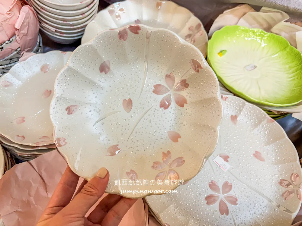 全台最大日本陶瓷特賣來了！碗盤只要3個100起~百元價直接搬整套 ! 地址 : 台北士林中正路310號(墊腳石正對面)