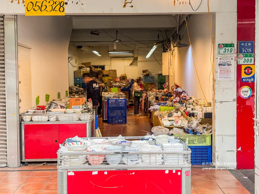 全台最大日本陶瓷特賣來了！碗盤只要3個100起~百元價直接搬整套 ! 地址 : 台北士林中正路310號(墊腳石正對面)