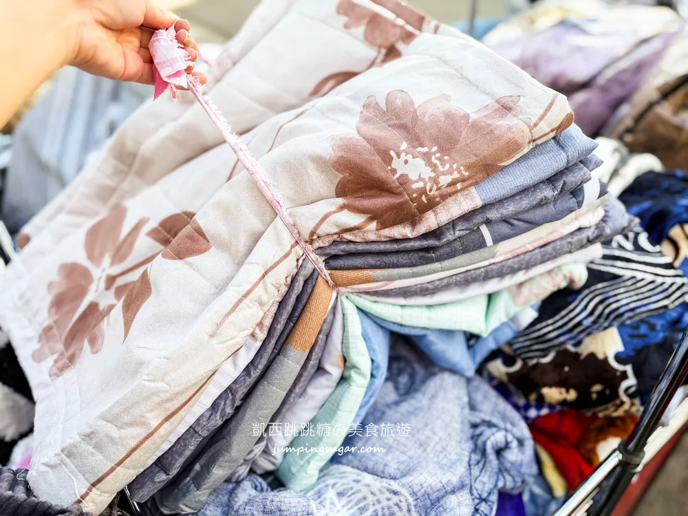 全台最便宜寢具特賣會曝光! 枕頭100起、床包200、羊毛被580、蠶絲被880、法蘭絨毯兩條100；只到2/15，地址 : 泰山區楓江路 46巷90號