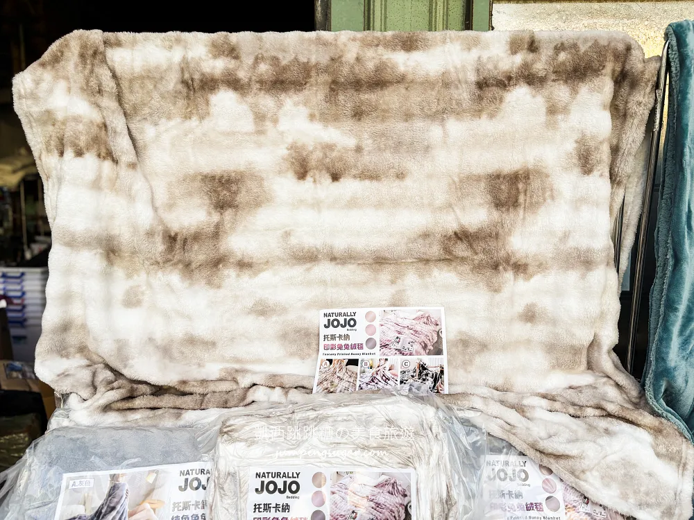 全台最便宜寢具特賣會曝光! 枕頭100起、床包200、羊毛被580、蠶絲被880、法蘭絨毯兩條100；只到2/15，地址 : 泰山區楓江路 46巷90號