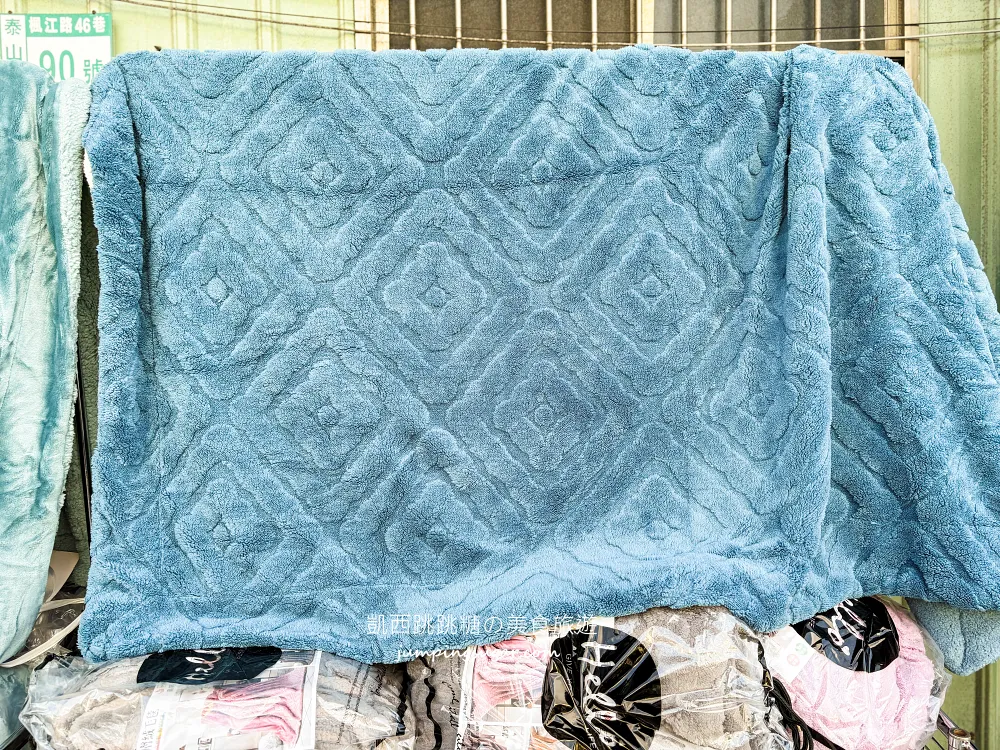 全台最便宜寢具特賣會曝光! 枕頭100起、床包200、羊毛被580、蠶絲被880、法蘭絨毯兩條100；只到2/15，地址 : 泰山區楓江路 46巷90號