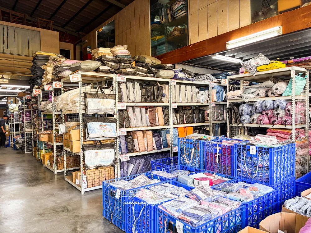 全台最便宜寢具特賣會曝光! 枕頭100起、床包200、羊毛被580、蠶絲被880、法蘭絨毯兩條100；只到2/15，地址 : 泰山區楓江路 46巷90號