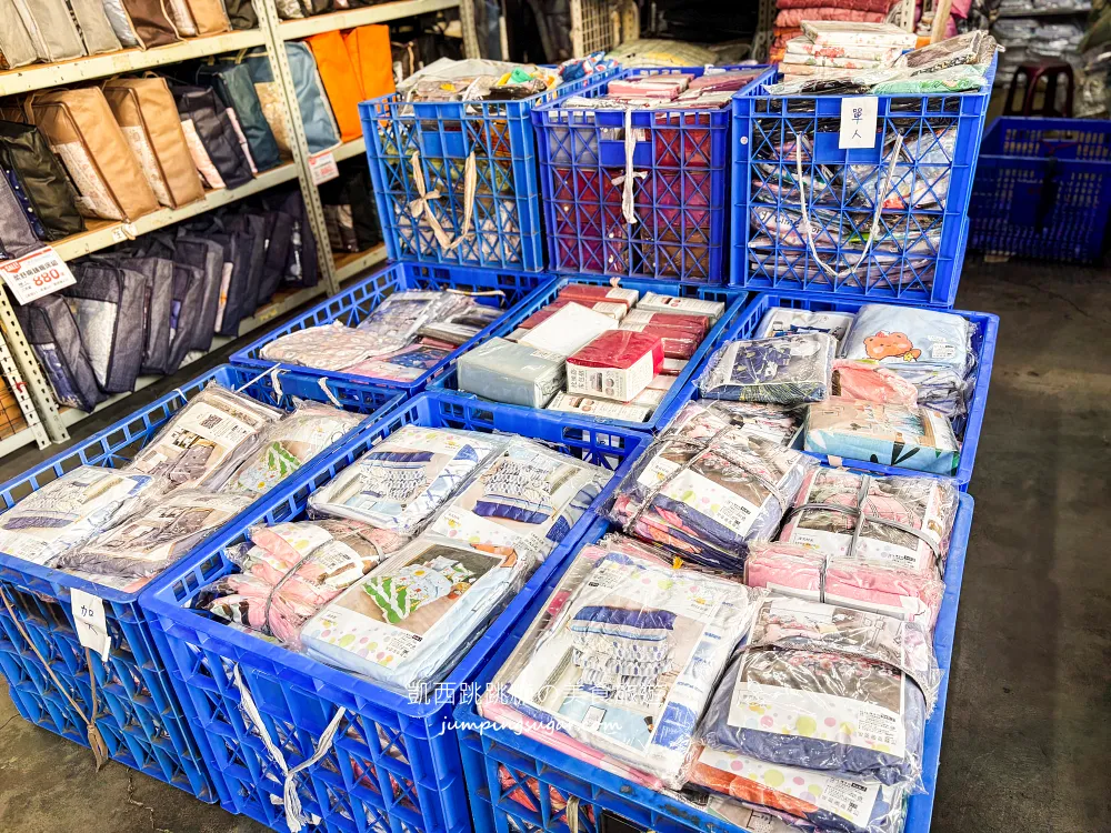 全台最便宜寢具特賣會曝光! 枕頭100起、床包200、羊毛被580、蠶絲被880、法蘭絨毯兩條100；只到2/15，地址 : 泰山區楓江路 46巷90號