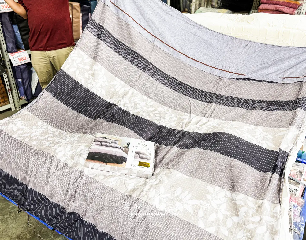全台最便宜寢具特賣會曝光! 枕頭100起、床包200、羊毛被580、蠶絲被880、法蘭絨毯兩條100；只到2/15，地址 : 泰山區楓江路 46巷90號