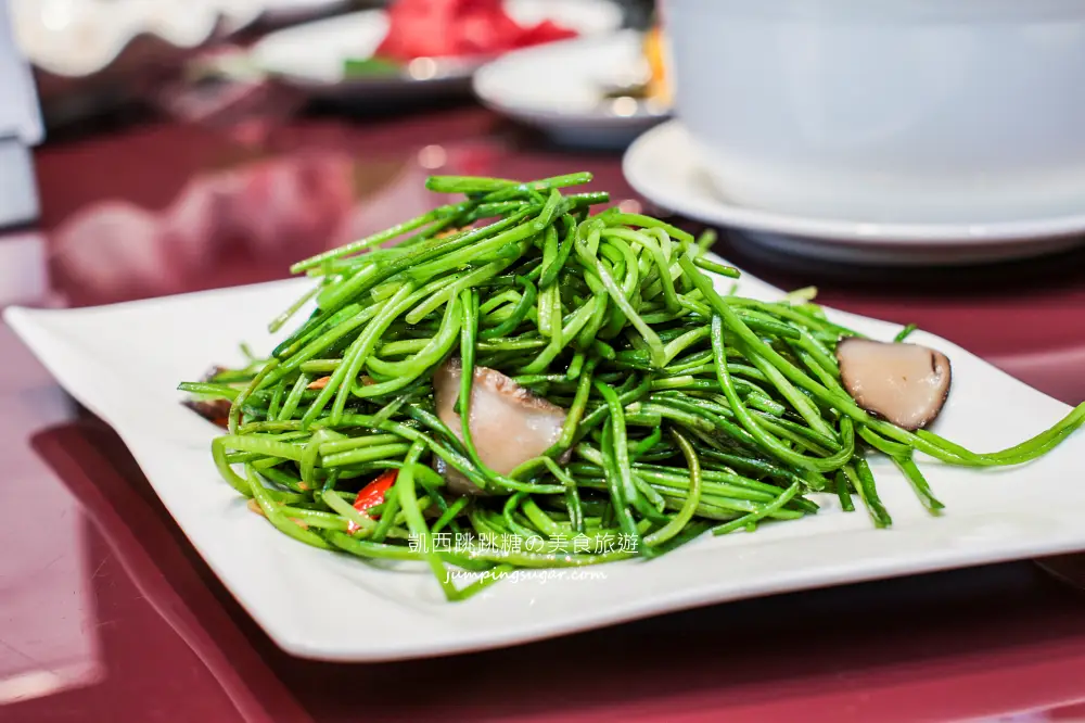 2026台北年菜推薦 ! 粵亮廣式料理，一桌只要5000元吃飯店合菜