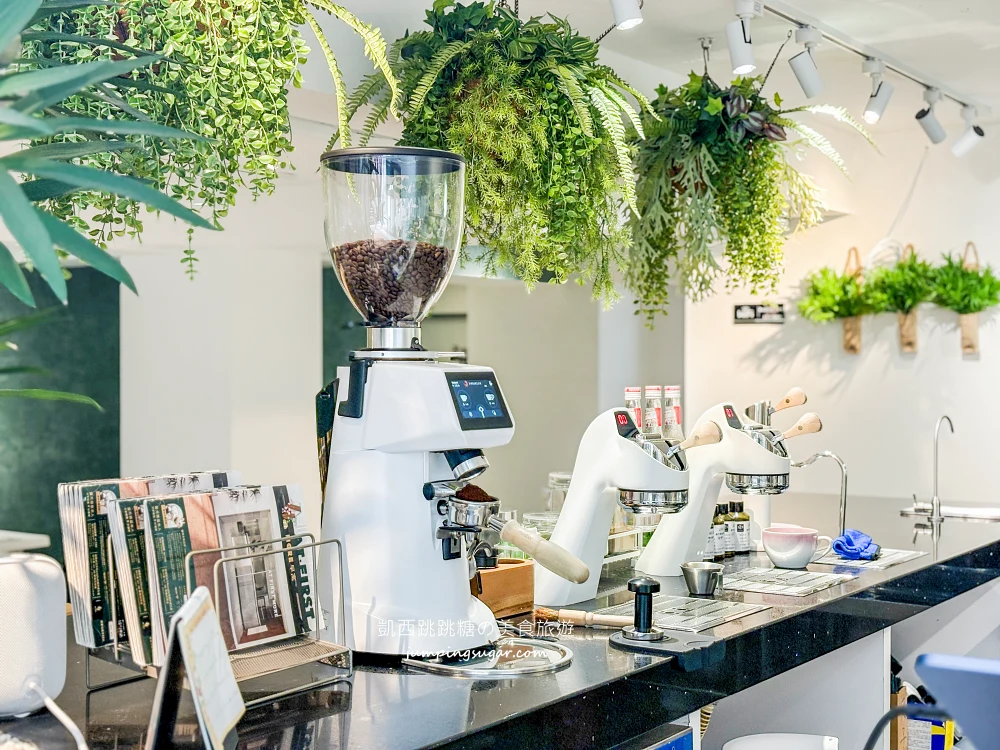 AtFirst早寓more，台北大安區爆紅早午餐，平日也客滿(菜單價錢)