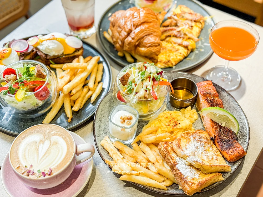 AtFirst早寓more，台北大安區爆紅早午餐，平日也客滿(菜單價錢)