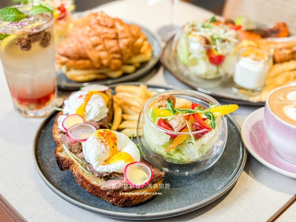 AtFirst早寓more，台北大安區爆紅早午餐，平日也客滿(菜單價錢)