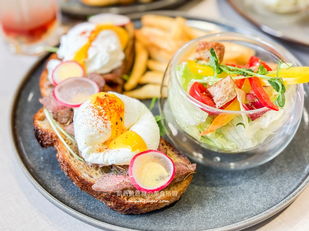 AtFirst早寓more，台北大安區爆紅早午餐，平日也客滿(菜單價錢)