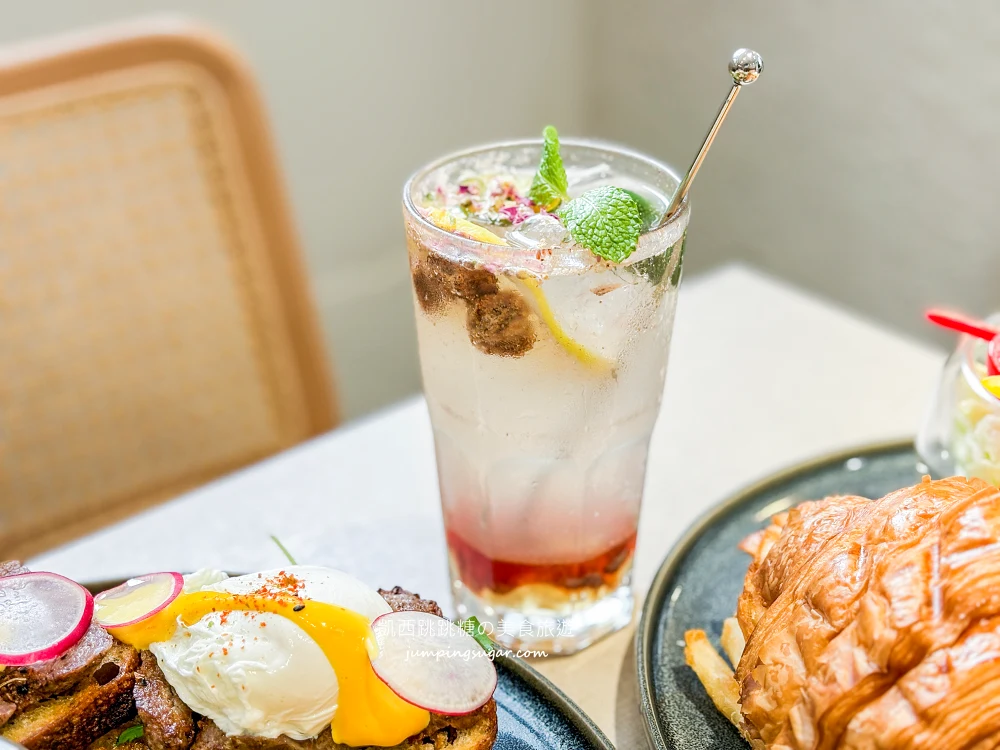 AtFirst早寓more，台北大安區爆紅早午餐，平日也客滿(菜單價錢)