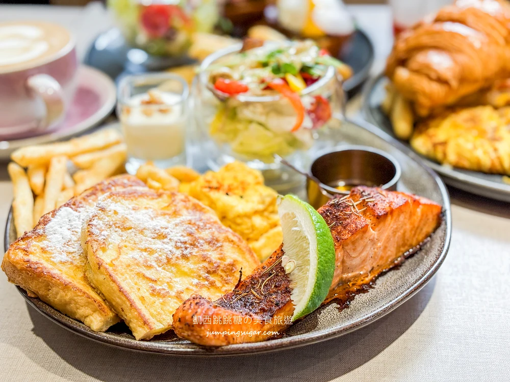 AtFirst早寓more，台北大安區爆紅早午餐，平日也客滿(菜單價錢)