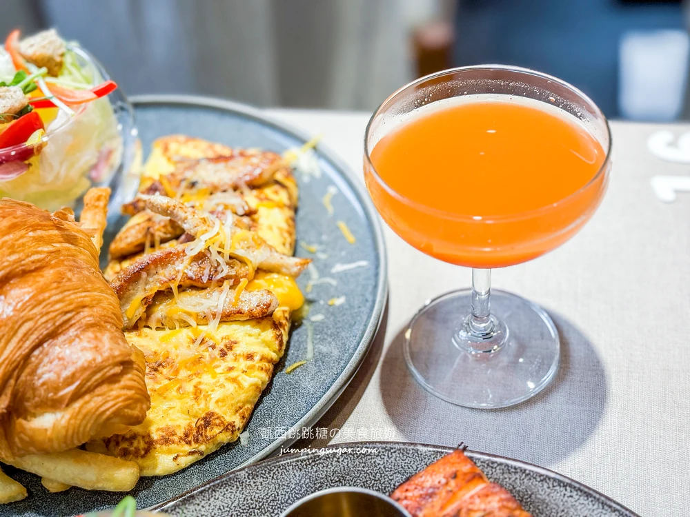 AtFirst早寓more，台北大安區爆紅早午餐，平日也客滿(菜單價錢)