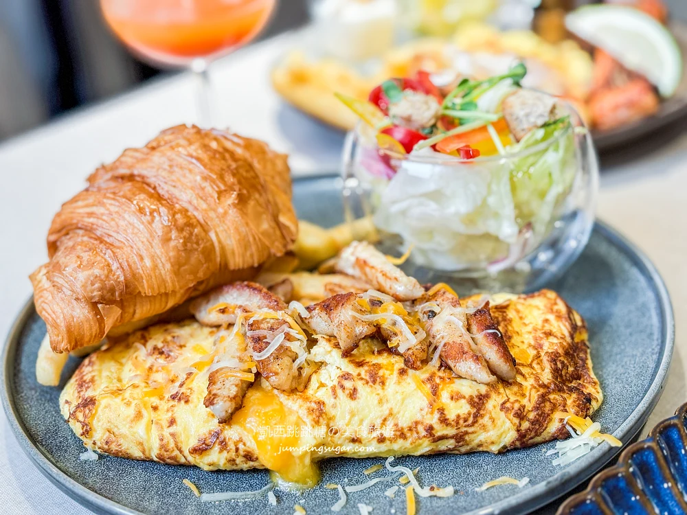 AtFirst早寓more，台北大安區爆紅早午餐，平日也客滿(菜單價錢)