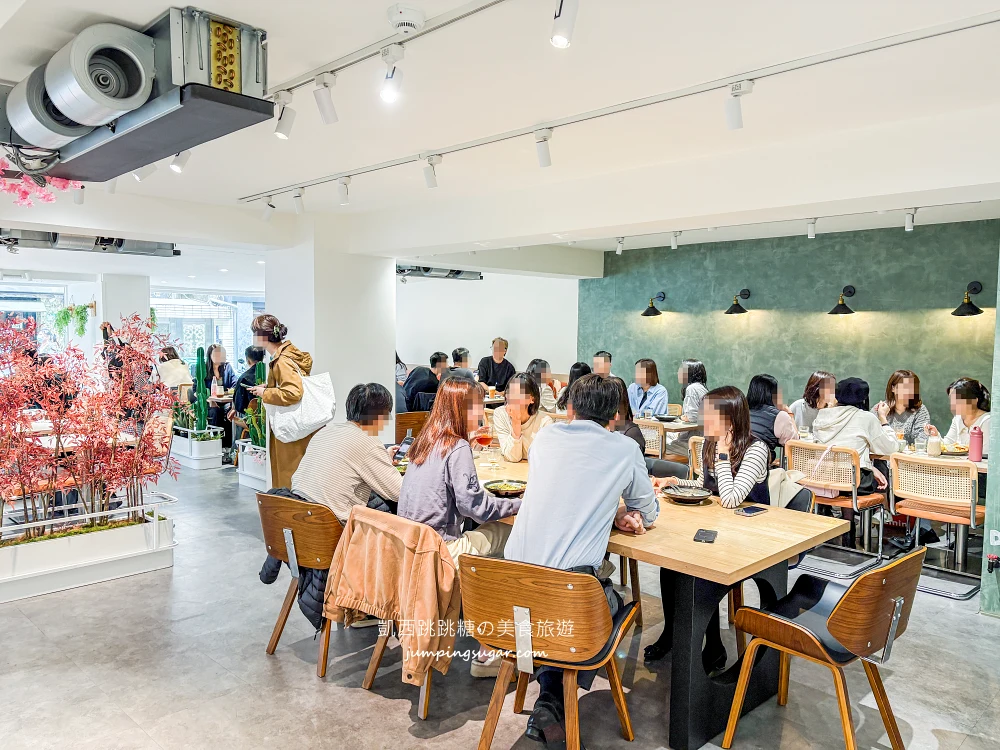 AtFirst早寓more，台北大安區爆紅早午餐，平日也客滿(菜單價錢)