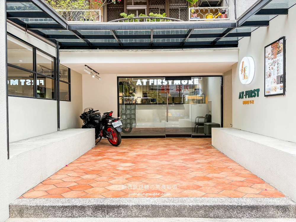 AtFirst早寓more，台北大安區爆紅早午餐，平日也客滿(菜單價錢)