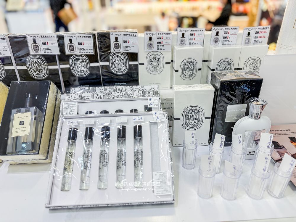 板橋小遠百名牌香水全面3折起！開幕慶滿額折600、名牌小香水買五送一；地址 : 板橋中山路一段152號(板橋小遠百一樓)