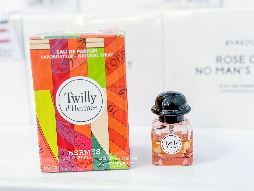 板橋小遠百名牌香水全面3折起！開幕慶滿額折600、名牌小香水買五送一；地址 : 板橋中山路一段152號(板橋小遠百一樓)