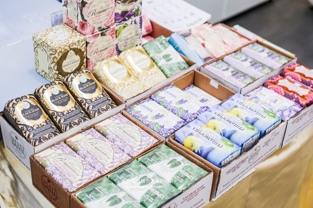 板橋小遠百名牌香水全面3折起！開幕慶滿額折600、名牌小香水買五送一；地址 : 板橋中山路一段152號(板橋小遠百一樓)