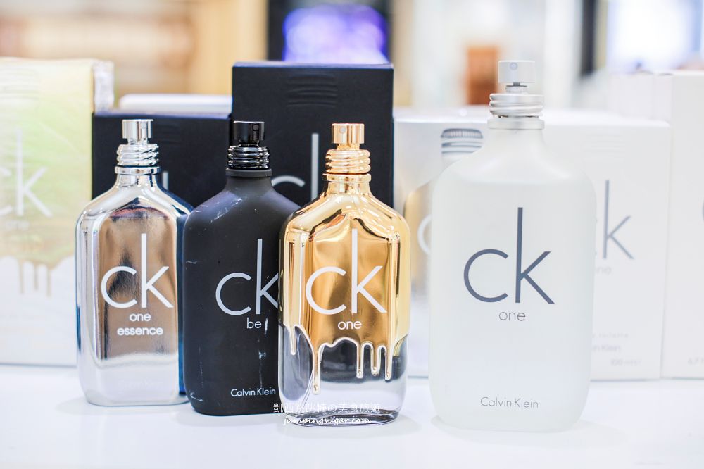 板橋小遠百名牌香水全面3折起！開幕慶滿額折600、名牌小香水買五送一；地址 : 板橋中山路一段152號(板橋小遠百一樓)