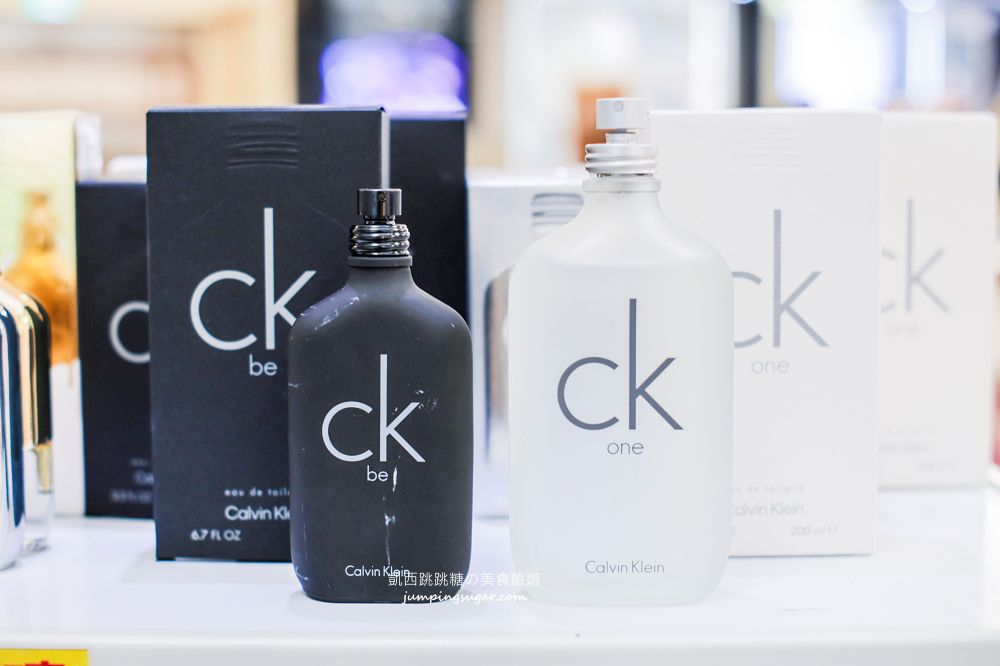 板橋小遠百名牌香水全面3折起！開幕慶滿額折600、名牌小香水買五送一；地址 : 板橋中山路一段152號(板橋小遠百一樓)