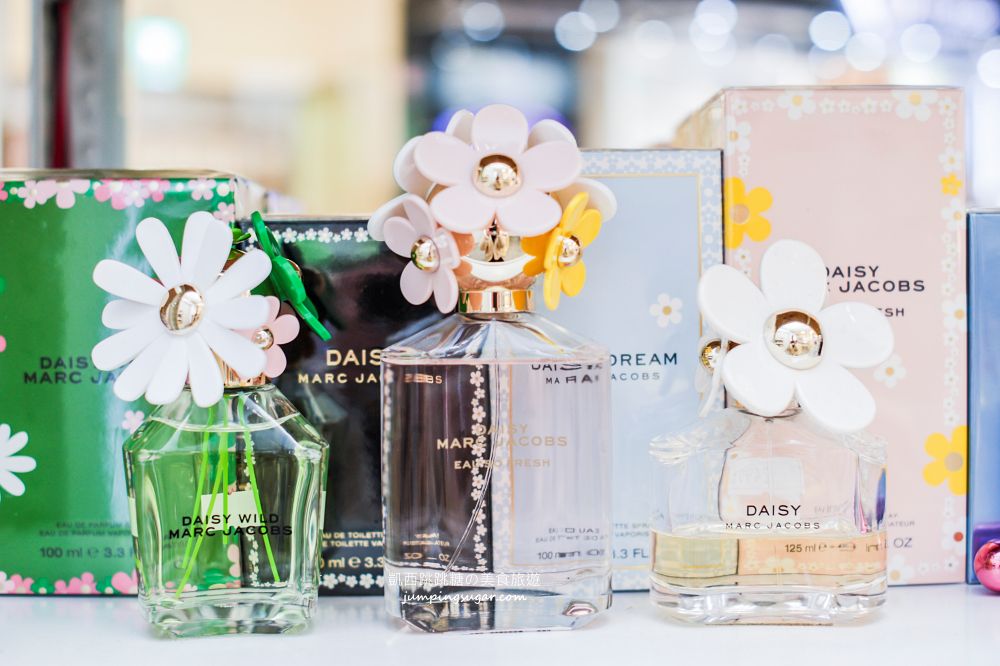 板橋小遠百名牌香水全面3折起！開幕慶滿額折600、名牌小香水買五送一；地址 : 板橋中山路一段152號(板橋小遠百一樓)