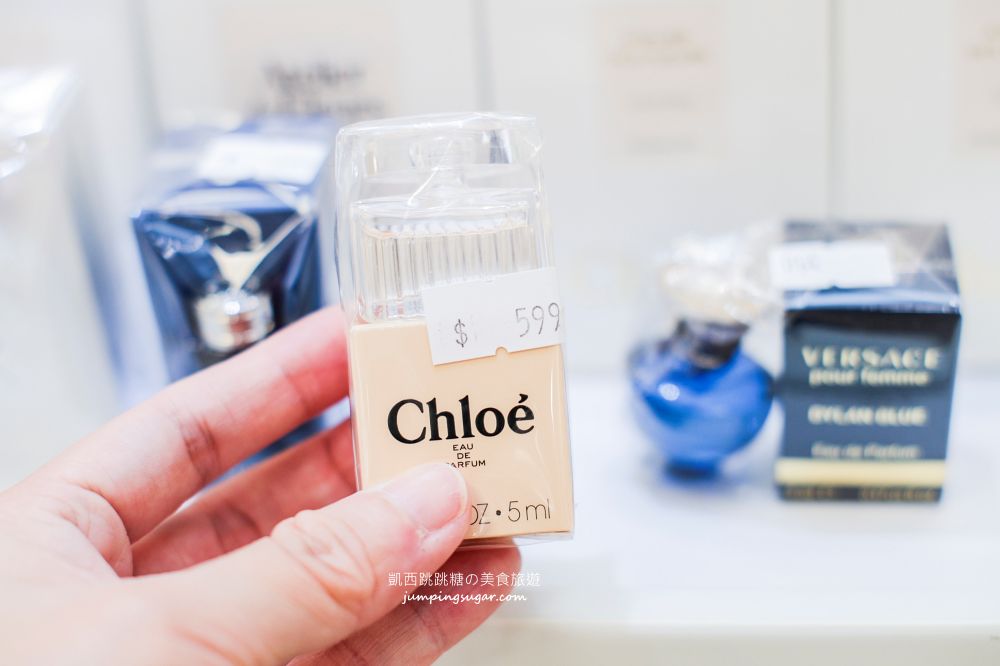 板橋小遠百名牌香水全面3折起！開幕慶滿額折600、名牌小香水買五送一；地址 : 板橋中山路一段152號(板橋小遠百一樓)